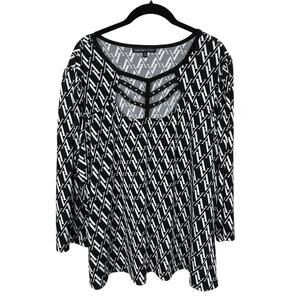 Adrienne Vittadini Monogram‎ Blouse Sz 2X Black White Cut-Out Studded Detail Top